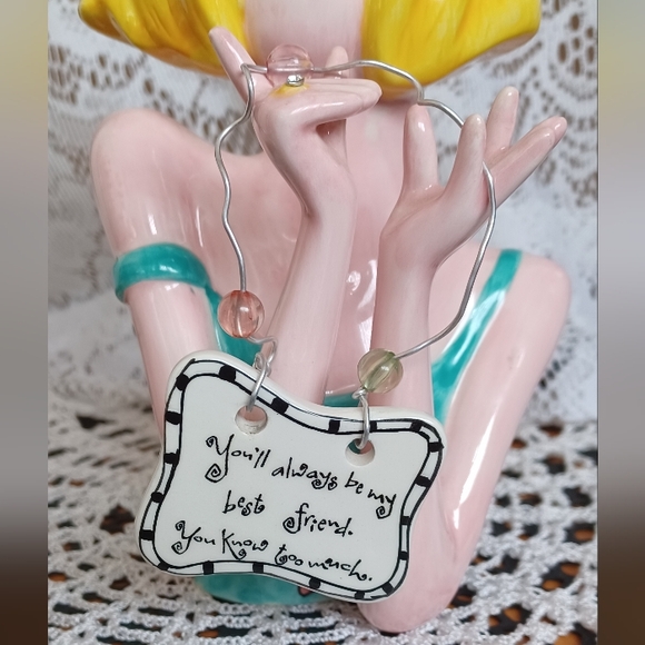 BODACIOUS BABES BY JOYCE SHELTON FIGURAL VASE W/HANGING MESSAGE PLAQUE 4x4x7.5 - Picture 6 of 15